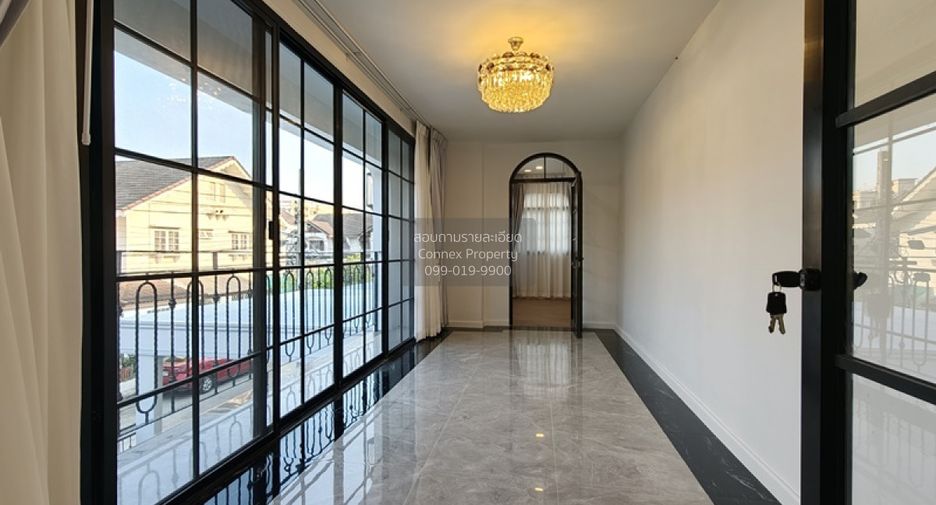 À vendre 5 chambres maison à Lat Phrao, Bangkok