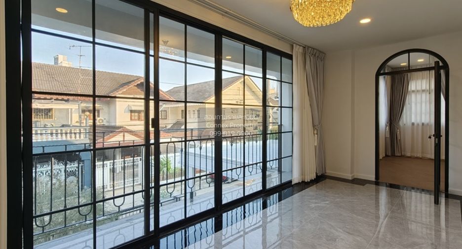 À vendre 5 chambres maison à Lat Phrao, Bangkok