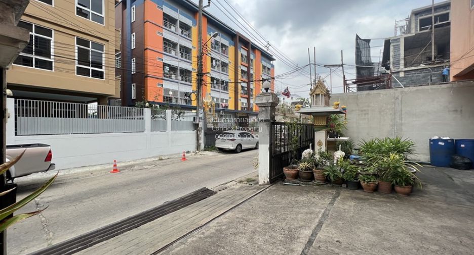 For sale 32 bedrooms apartment in Wang Thonglang, Bangkok
