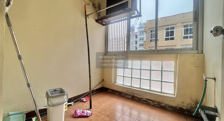 For sale 32 bedrooms apartment in Wang Thonglang, Bangkok