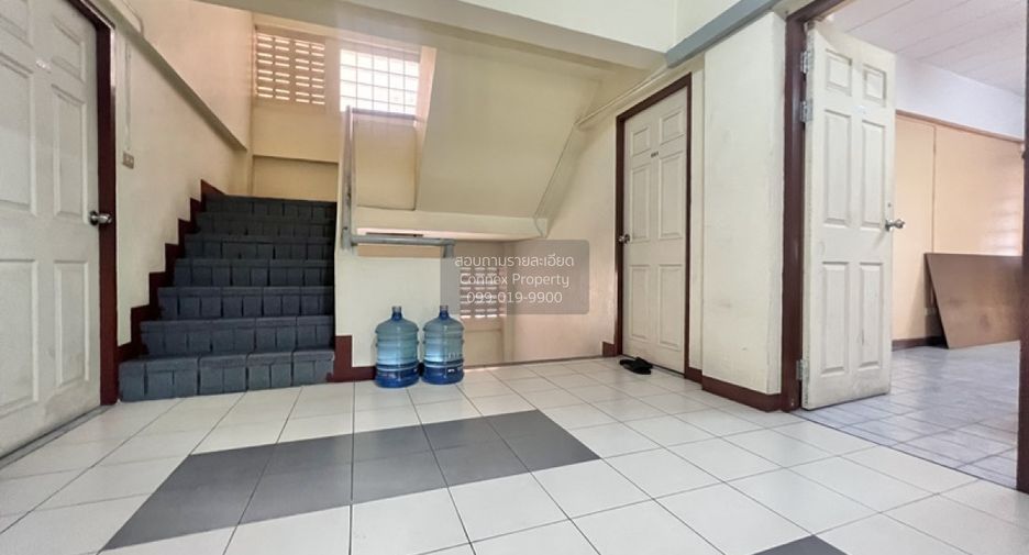 For sale 32 bedrooms apartment in Wang Thonglang, Bangkok