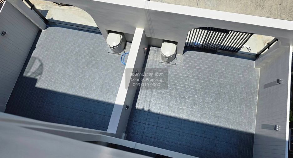 For sale 2 bedrooms townhouse in Phra Khanong, Bangkok