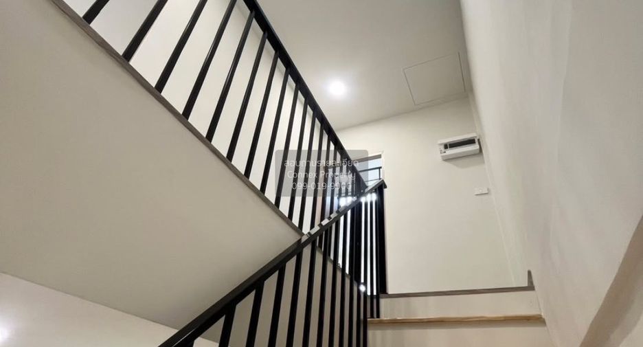 For sale 2 bedrooms townhouse in Phra Khanong, Bangkok