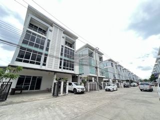 For sale 8 bedrooms townhouse in Bueng Kum, Bangkok