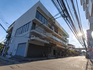 出售 3 卧室 商业空间 在 Mueang Samut Prakan, Samut Prakan