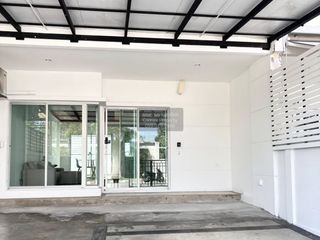 For sale 3 bedrooms townhouse in Mueang Samut Prakan, Samut Prakan