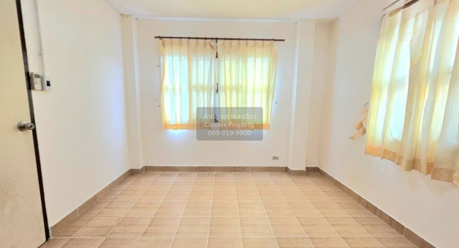 Reihenhaus zum Kauf mit 2 Zimmer in Si Racha, Chonburi