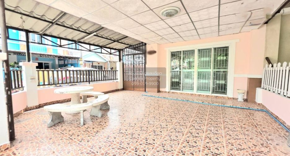 Reihenhaus zum Kauf mit 2 Zimmer in Si Racha, Chonburi