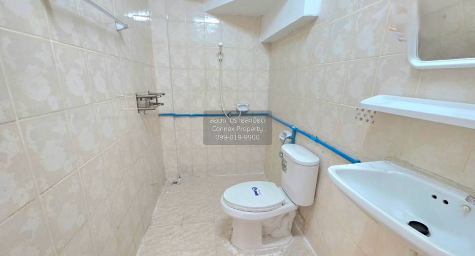 Reihenhaus zum Kauf mit 2 Zimmer in Si Racha, Chonburi
