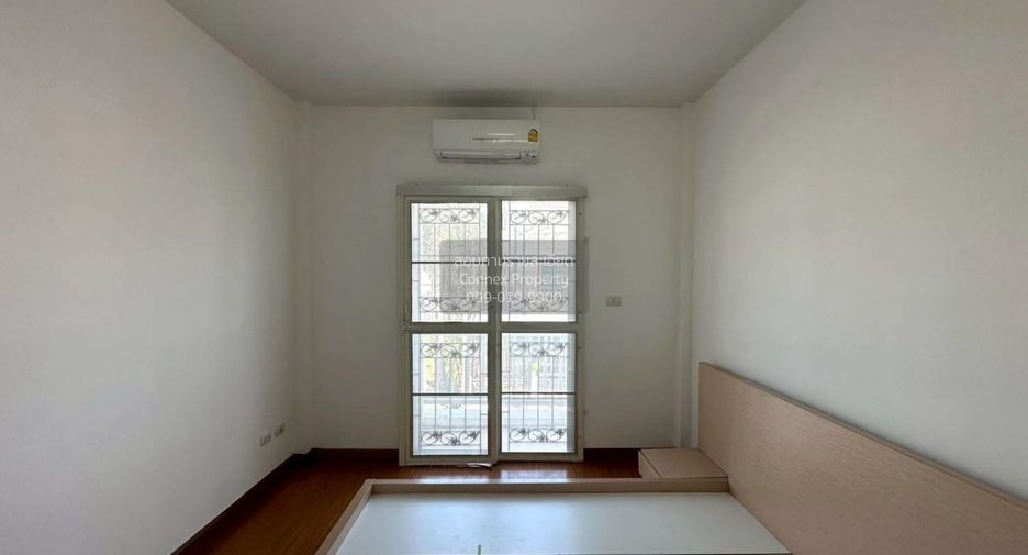 For sale 3 bedrooms townhouse in Pak Kret, Nonthaburi