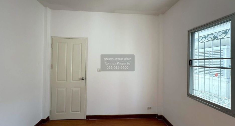 For sale 3 bedrooms townhouse in Pak Kret, Nonthaburi