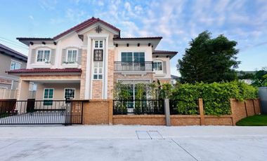 Casa en venta de 4 habitaciones en Bang Khae, Bangkok