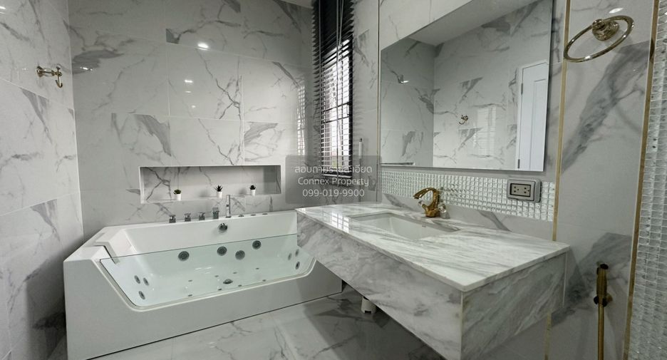 Casa en venta de 4 habitaciones en Taling Chan, Bangkok