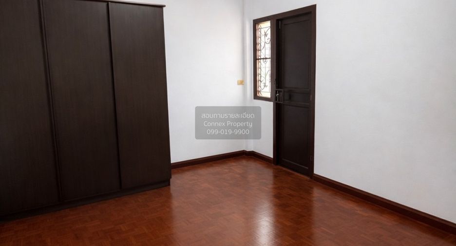 Casa adosada en venta de 3 habitaciones en Bang Khen, Bangkok