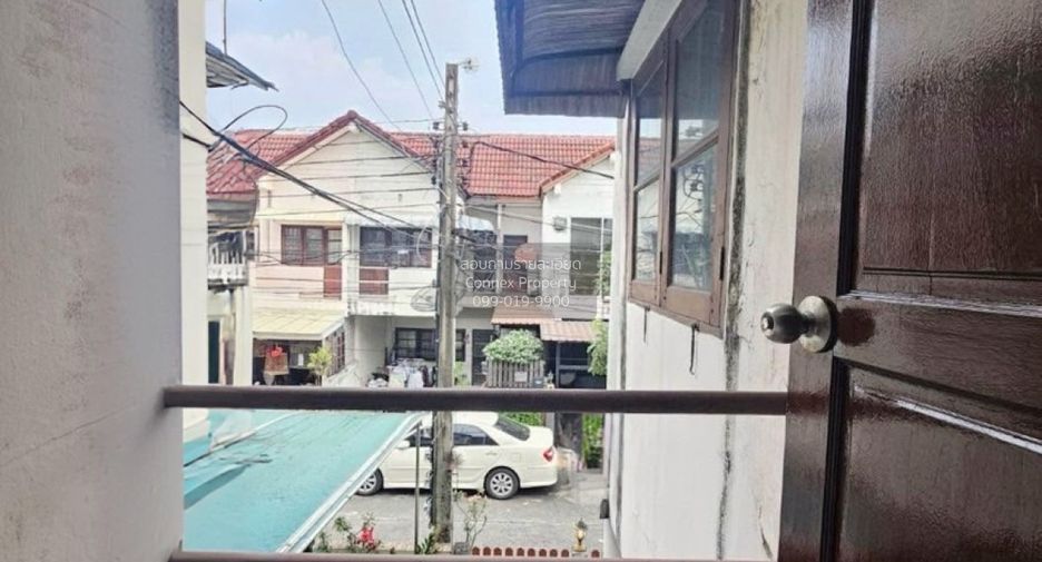 Casa adosada en venta de 3 habitaciones en Bang Khen, Bangkok