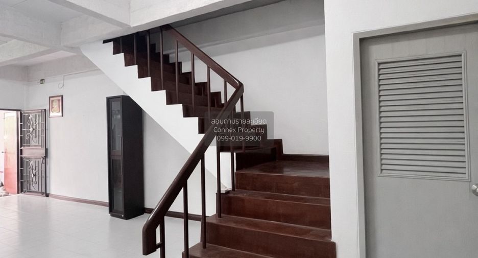 Casa adosada en venta de 3 habitaciones en Bang Khen, Bangkok
