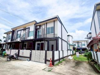 For sale 3 bedrooms townhouse in Bang Khun Thian, Bangkok