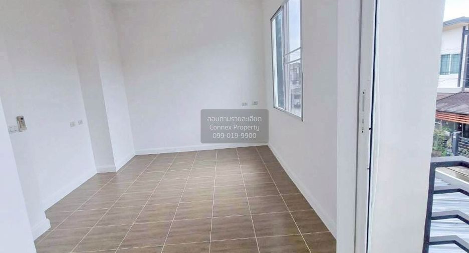 For sale 3 bedrooms townhouse in Bang Khun Thian, Bangkok