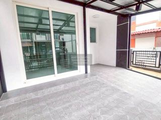 For sale 3 bedrooms townhouse in Bang Khun Thian, Bangkok