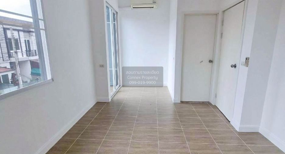 For sale 3 bedrooms townhouse in Bang Khun Thian, Bangkok