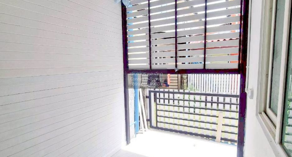 For sale 3 bedrooms townhouse in Bang Khun Thian, Bangkok