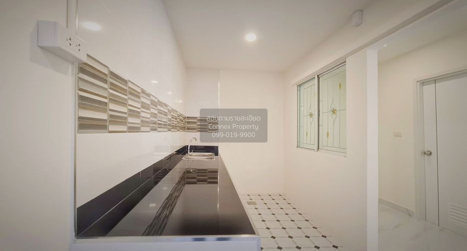For sale 3 bedrooms townhouse in Don Mueang, Bangkok