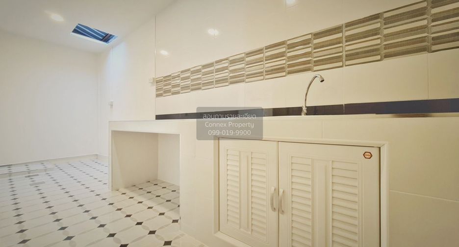 For sale 3 bedrooms townhouse in Don Mueang, Bangkok