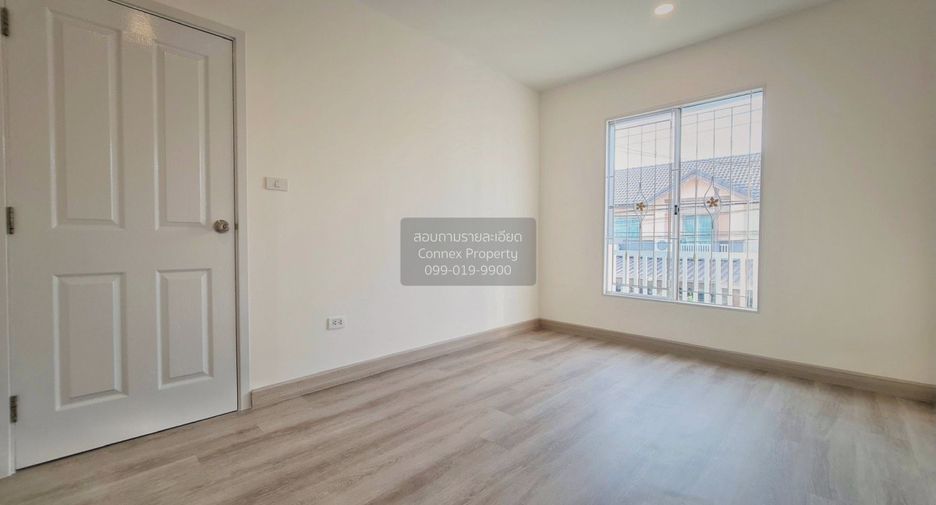 For sale 3 bedrooms townhouse in Don Mueang, Bangkok