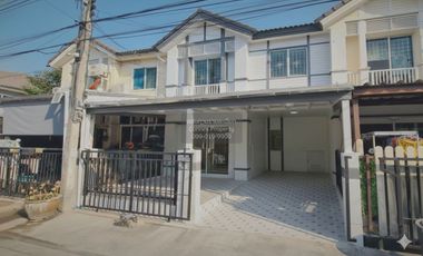 For sale 3 bedrooms townhouse in Don Mueang, Bangkok