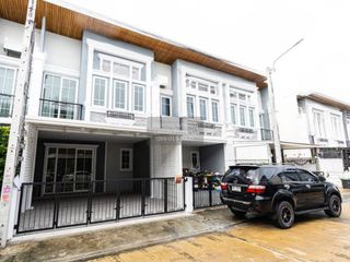 For sale 3 bedrooms townhouse in Prawet, Bangkok