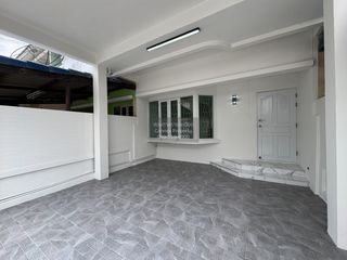 Casa adosada en venta de 3 habitaciones en Bang Phli, Samut Prakan