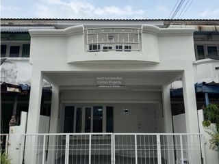 Casa adosada en venta de 3 habitaciones en Bang Phli, Samut Prakan