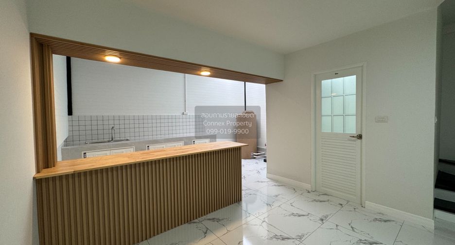 For sale 3 bedrooms townhouse in Bang Phli, Samut Prakan