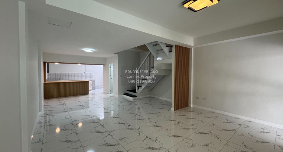 For sale 3 bedrooms townhouse in Bang Phli, Samut Prakan