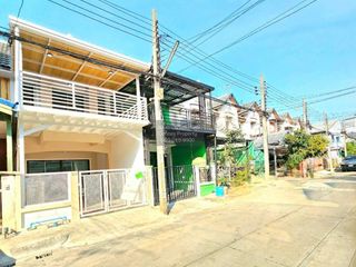 Casa adosada en venta de 3 habitaciones en Bang Bua Thong, Nonthaburi