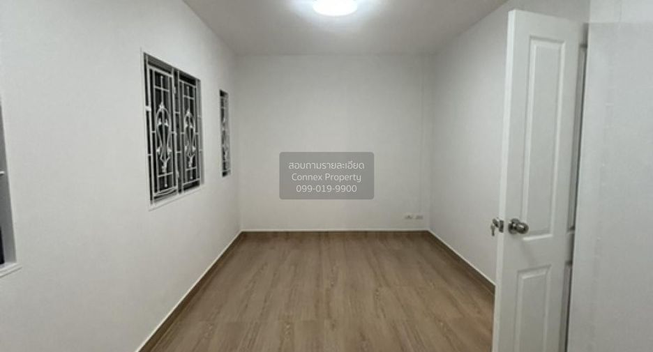 For sale 3 bedrooms townhouse in Mueang Pathum Thani, Pathum Thani