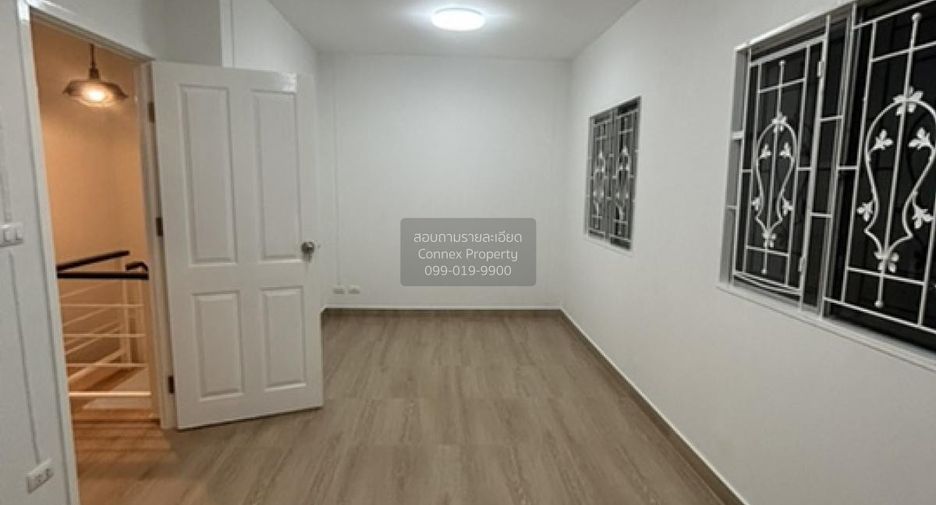 For sale 3 bedrooms townhouse in Mueang Pathum Thani, Pathum Thani