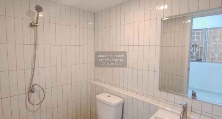 For sale 3 bedrooms townhouse in Mueang Pathum Thani, Pathum Thani