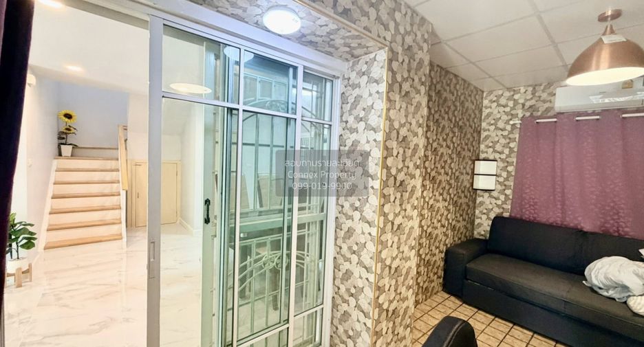 For rent 3 bedrooms townhouse in Bang Phli, Samut Prakan