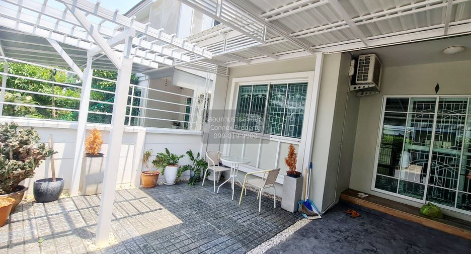 For rent 3 bedrooms townhouse in Bang Phli, Samut Prakan