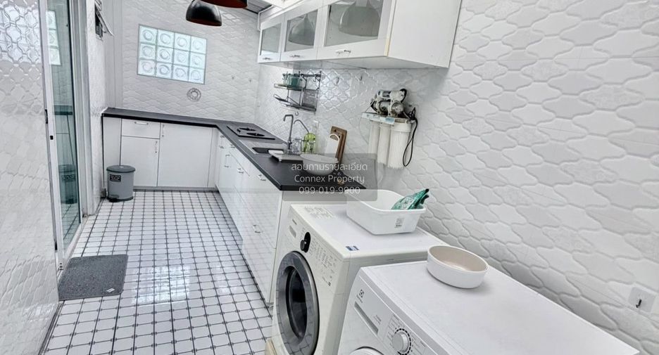 For rent 3 bedrooms townhouse in Bang Phli, Samut Prakan