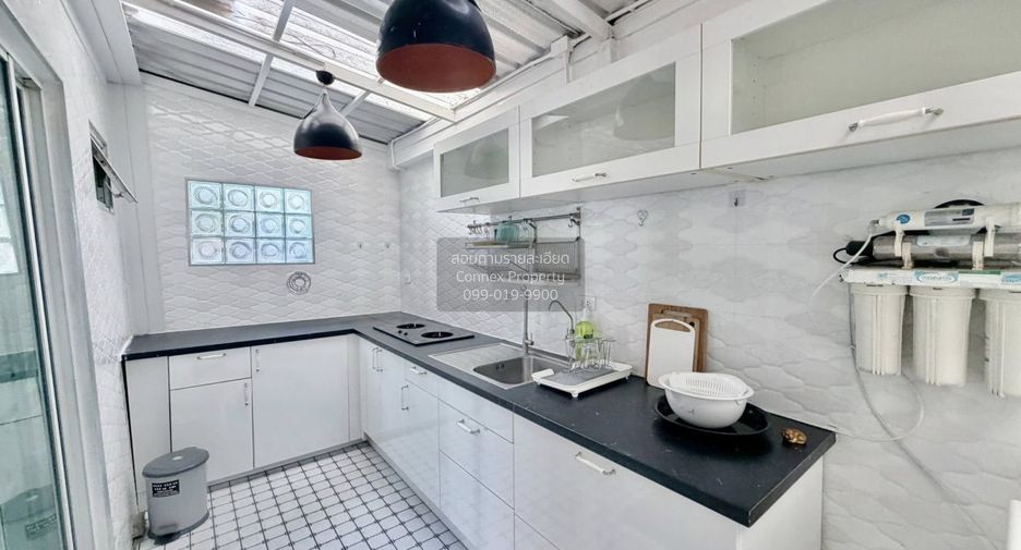 For rent 3 bedrooms townhouse in Bang Phli, Samut Prakan
