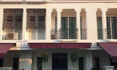 For rent 3 ベッドルーム townhouse in Phra Khanong, Bangkok