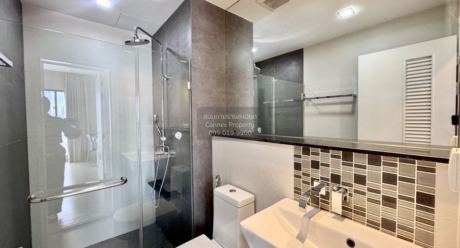 For rent 2 bedrooms condo in Khlong San, Bangkok