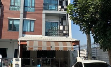 Reihenhaus zur Miete mit 3 Zimmer in Prawet, Bangkok
