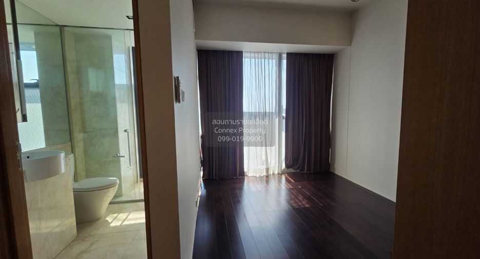 For rent 3 bedrooms condo in Sathon, Bangkok