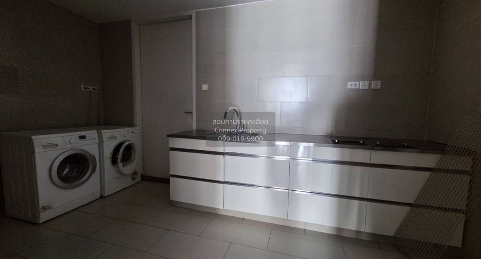 For rent 3 bedrooms condo in Sathon, Bangkok