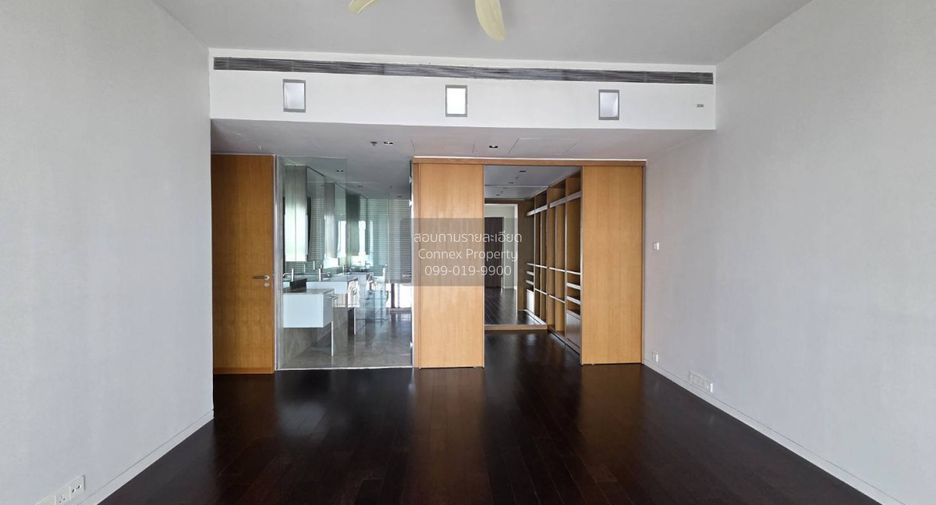 For rent 3 bedrooms condo in Sathon, Bangkok