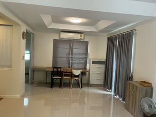 Haus zur Miete mit 3 Zimmer in Prawet, Bangkok