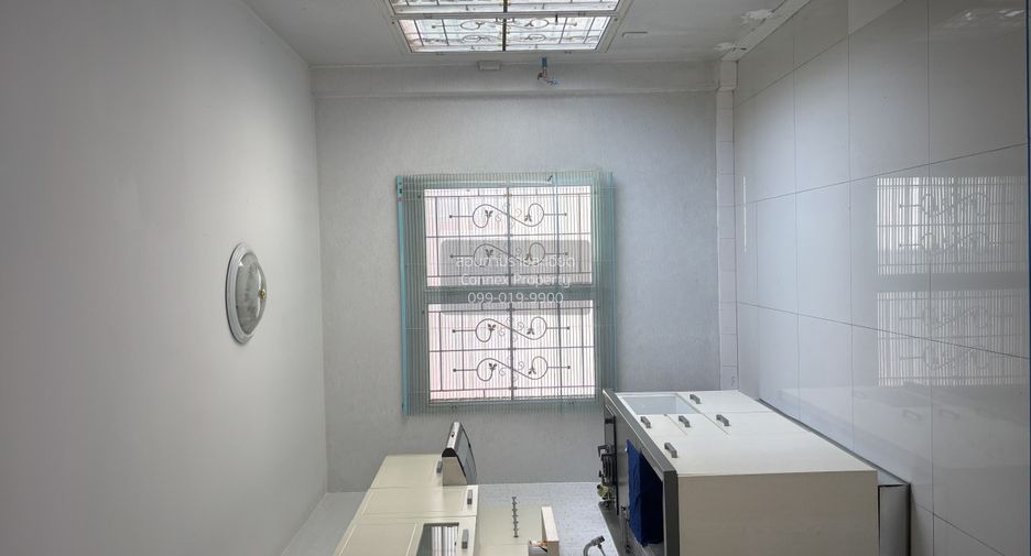 Haus zur Miete mit 3 Zimmer in Thung Khru, Bangkok